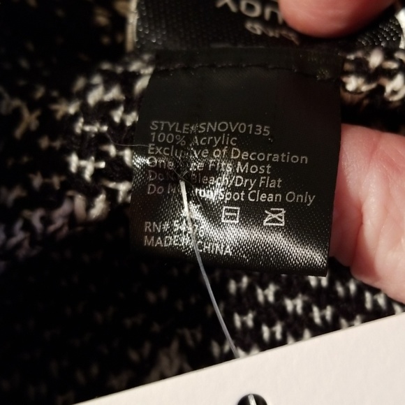 David & Young  🦓Black and White ZigZag Fringe Cape - Picture 9 of 9